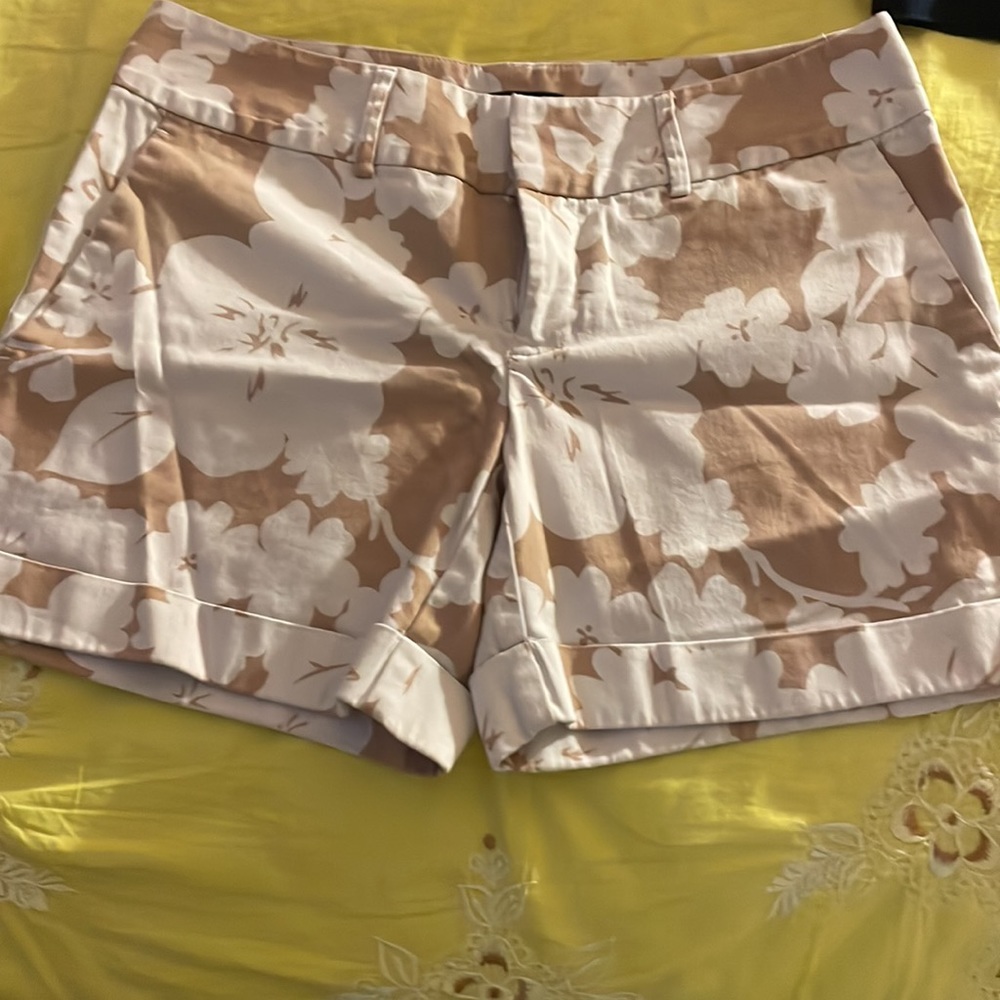 INC shorts - Picture 2 of 5